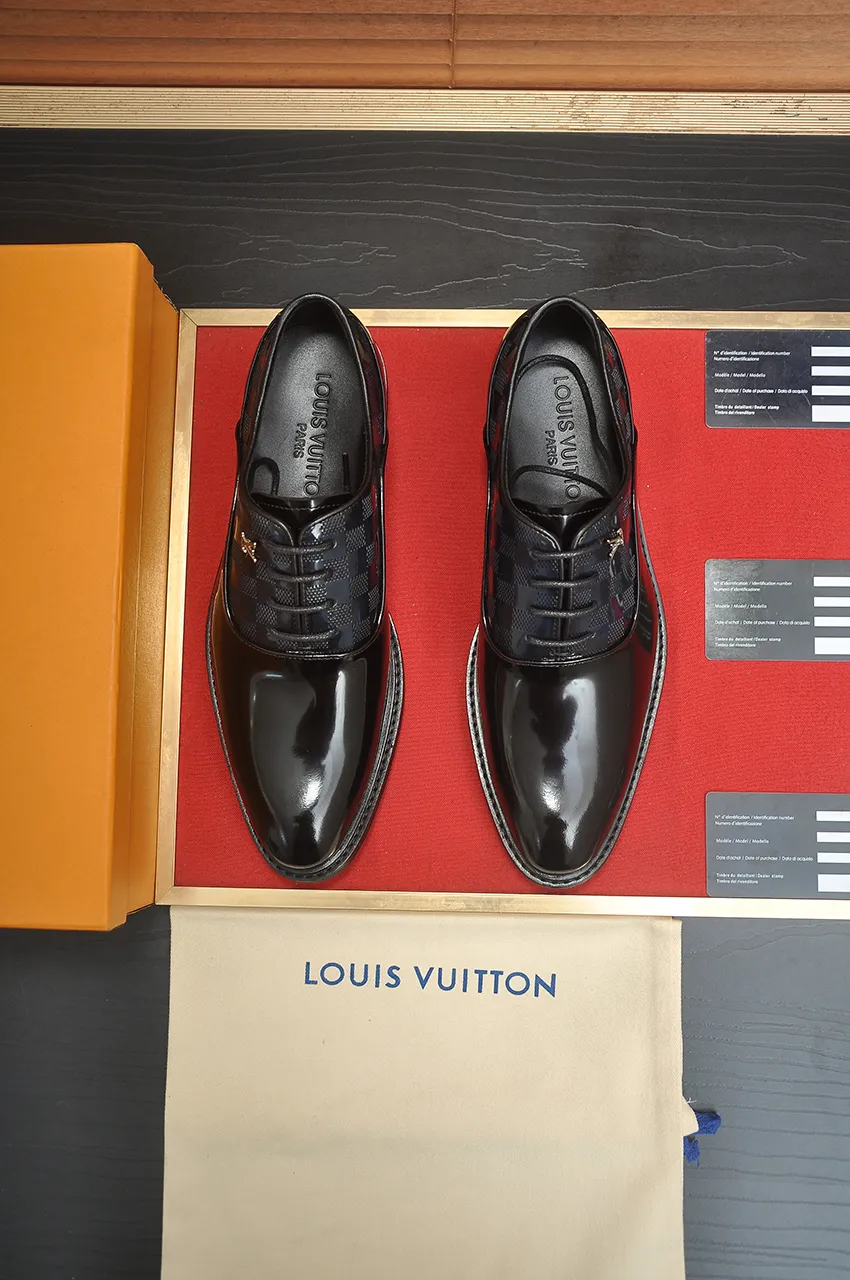 Men's men's shoes 💰460💶 [LV] (all high-end sheep lining) 🍀LV's latest genuine leather business suit shoes are launched simultaneously on the official website. The first-layer cowhide imported from Italy is made of heavy gold, 💥official website 1:1 rubber outsole. Versatile to wear, high-end without losing class, and the color combination is extraordinary. This four-season style is alluring when worn on your feet, showing off your big-name flair. Standard code 38-45 (45 customized)